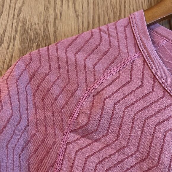 ZYIA ACTIVE Chevron Pink Poppy Copper Infused Short Sleeve Stretch Tee - Picture 5 of 11